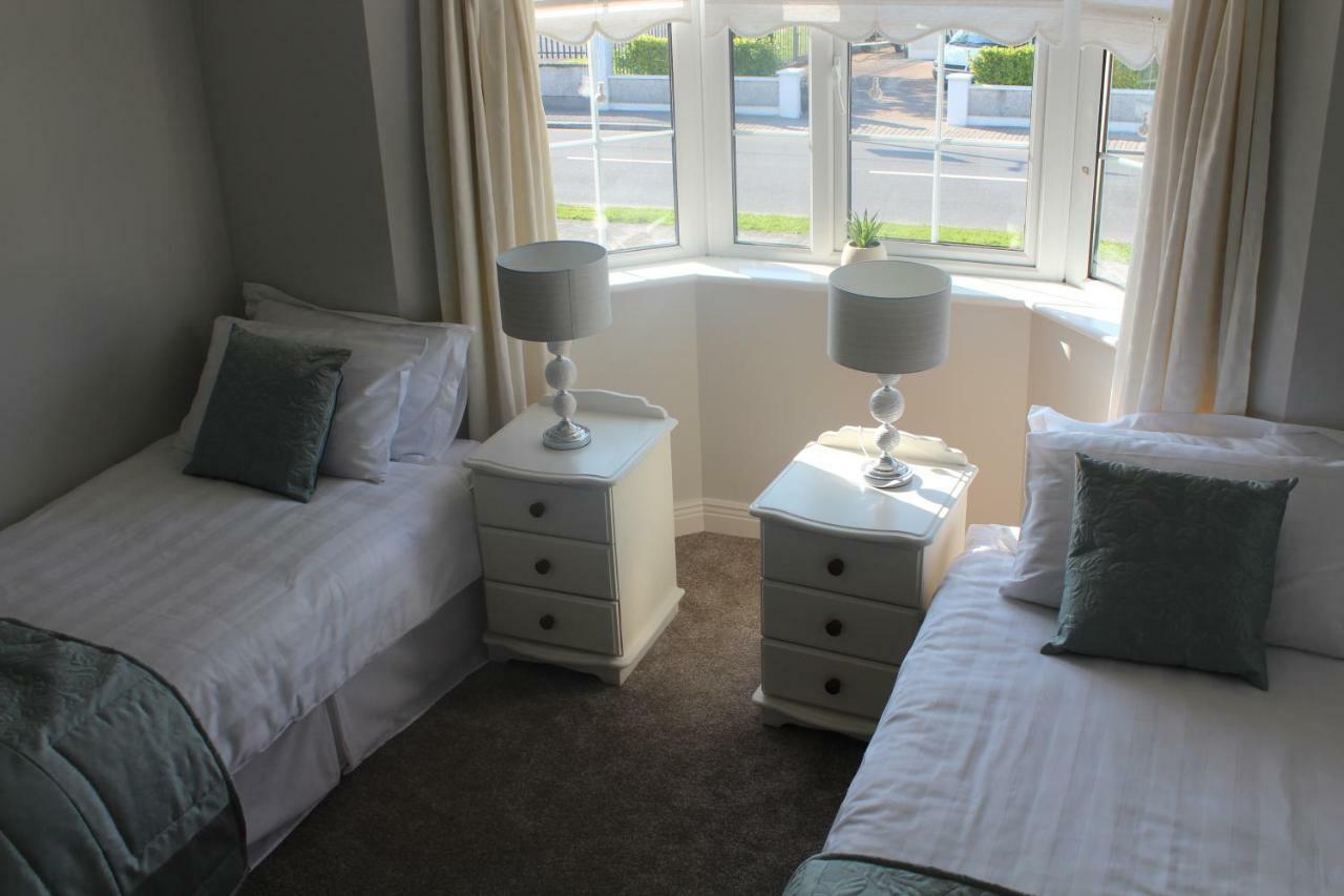 5 Mins Walk To Carrick - Sleeps 12 - Off Road Parking - Modern House Villa Eksteriør bilde