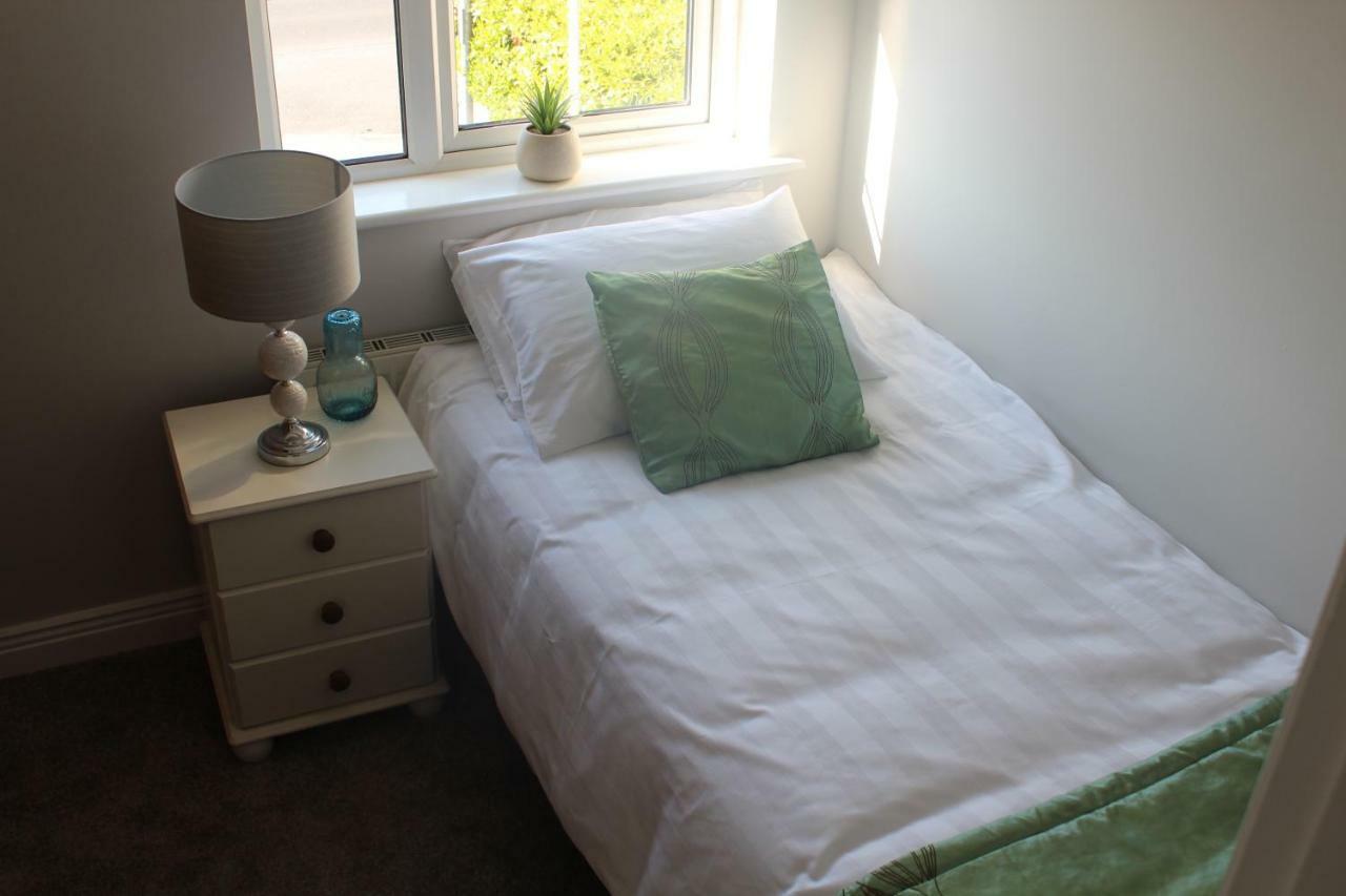 5 Mins Walk To Carrick - Sleeps 12 - Off Road Parking - Modern House Villa Eksteriør bilde