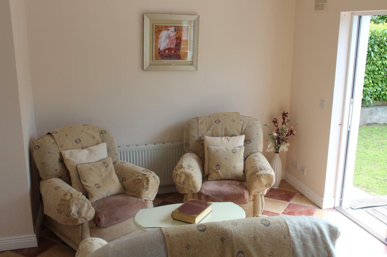 5 Mins Walk To Carrick - Sleeps 12 - Off Road Parking - Modern House Villa Eksteriør bilde